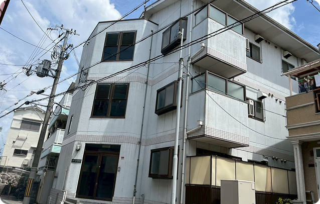 収益物件の外観（施工前）